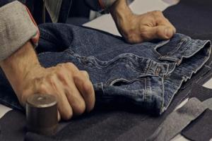 Assurer la coupe parfaite : un guide complet pour mesurer les jeans