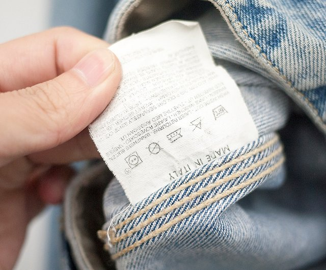 Veste en jean avec étiquettes délavées