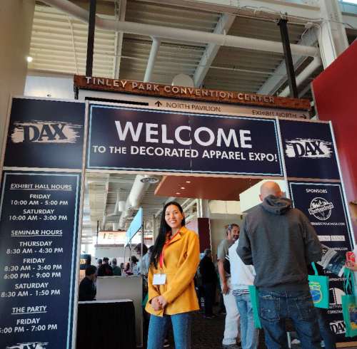 DiZNEW impressionne au salon DAX de Chicago : la référence en matière de jeans personnalisés