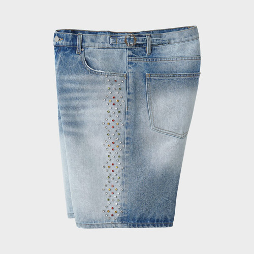 Short en jean clouté DiZNEW avec rivets colorés, style unique pour la mode estivale