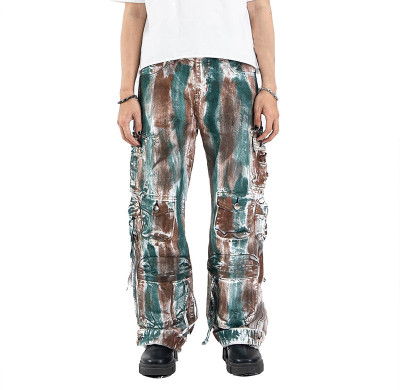 Pantalones cargo con efecto tie-dye multicolor y detalles desgastados de DiZNEW para looks urbanos atrevidos