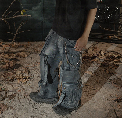 Custom Multi-Pocket Utility Jeans with Detachable Straps for Streetwear Fashion