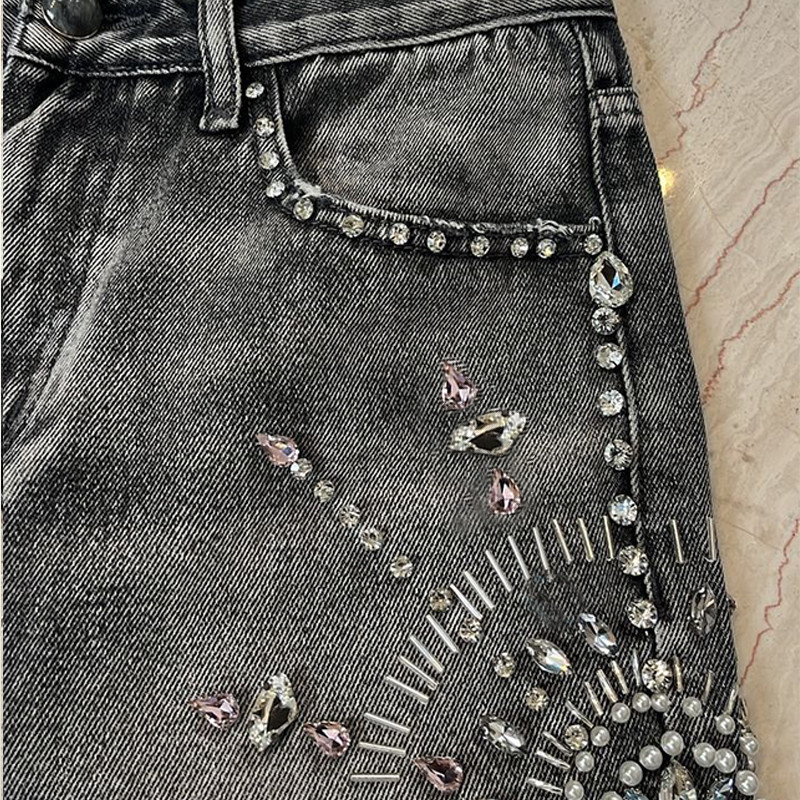 Pantalones cortos de mezclilla con tachuelas de cristal