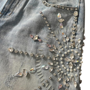 Individuelle Jeansshorts für Herren mit Kristallverzierungen – Handgefertigter, luxuriöser Streetstyle