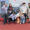 Ein Hingucker auf der Canton Fair: Wie die übergroßen Jeanshosen von DiZNEW unsere kundenspezifischen Lösungen in kleinen Stückzahlen hervorheben
