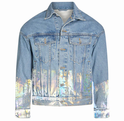 Veste en jean personnalisée avec feuille holographique dorée – Un streetwear de luxe avec une touche moderne