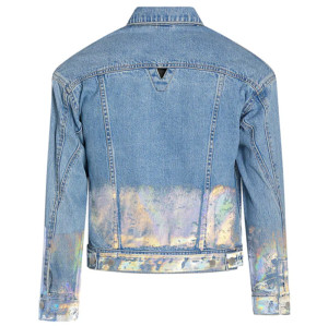 Individuell gestaltete Jeansjacke mit goldener Hologrammfolie – Luxuriöse Streetwear mit modernem Touch