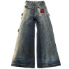 Maßgeschneiderte Cargohose aus Baumwoll-Denim mit weitem Bein und roten gestickten Aufnähern
