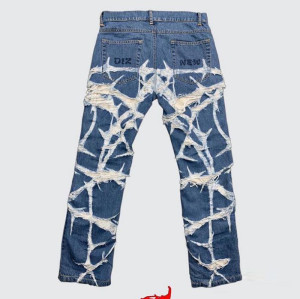 Maßgefertigte zerfetzte Distressed-Jeans aus Denim – Auffällige und einzigartige Streetwear