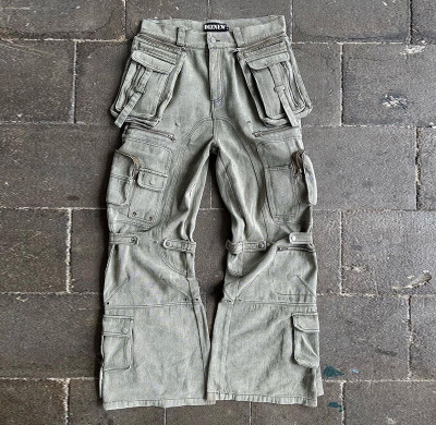 Custom Wholesale Multi-Pocket Cargo Pants for Men - Rugged and Trendy Design