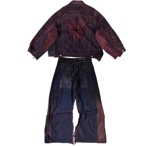 Conjunto de mezclilla desgastada personalizado a granel: chaqueta personalizada y jeans de pierna ancha con costuras rojas