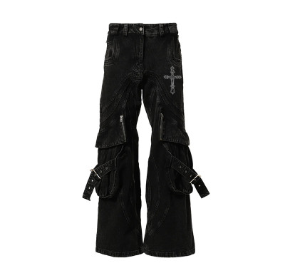 Maßgeschneiderte schwarze Gothic-Jeans mit weitem Bein, Kreuzstickerei und Schnallendetails
