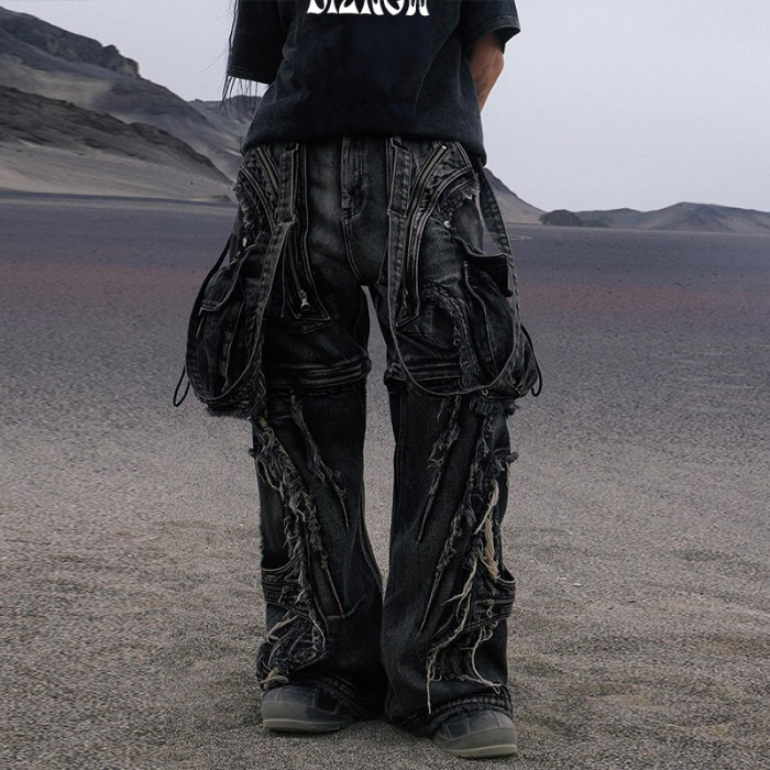 Maßgeschneiderte Gothic-Jeans im Distressed-Stil mit weitem Bein, Cargo-Taschen und Punk-inspirierten Details