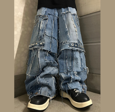 Maßgefertigte Baggy Distressed Rivet Jeans - Bold Streetwear Solutions