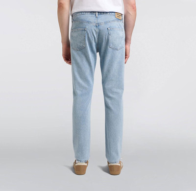 Custom Light Wash Slim-Fit Jeans – High-End Denim for Designers