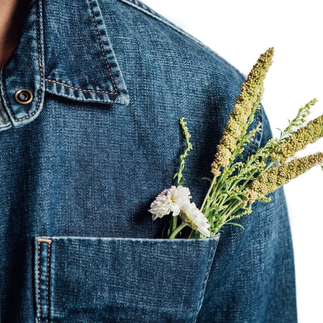 How are eco-friendly jeans manufactured to minimize environmental impact?