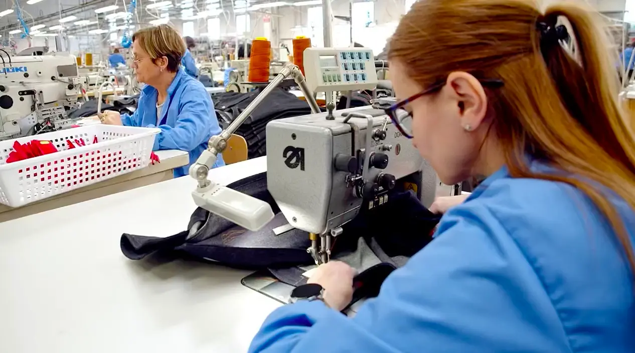  How is quality control implemented in a professional denim customization factory?
