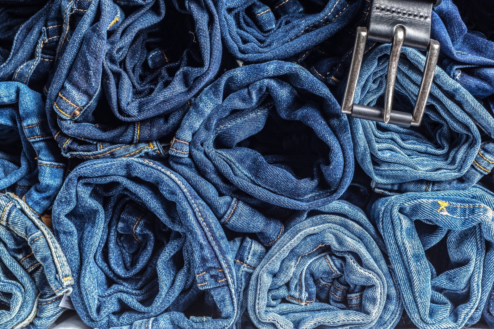 What differences in fit and style mark denim fashions from the 1940s, through the 1980s, to today