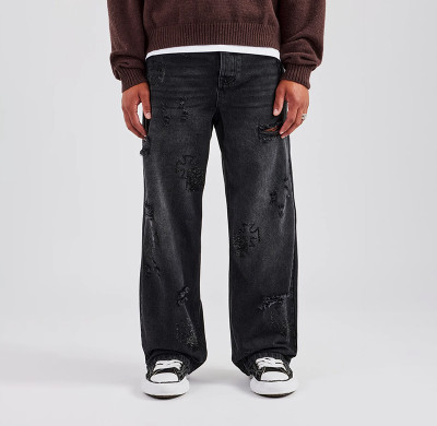 Men’s Distressed Cross Patch Jeans – Black Wide-Leg Streetwear Denim
