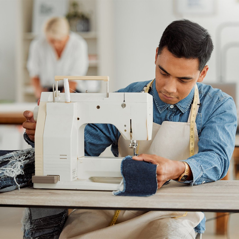 Start Clothing Brand? Easy 2025 Guide