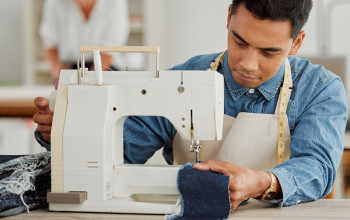 Start Clothing Brand? Easy 2025 Guide