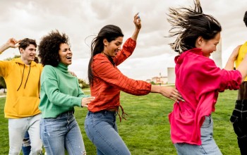 Women’s vs Men’s Jeans: 7 Crucial Fit & Design Differences