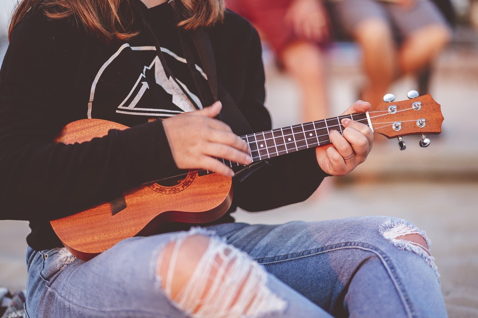 Ripped Jeans History: Punk Roots to Mainstream Trend