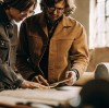 ¿Dónde puedo encontrar proveedores y fabricantes de telas de mezclilla?