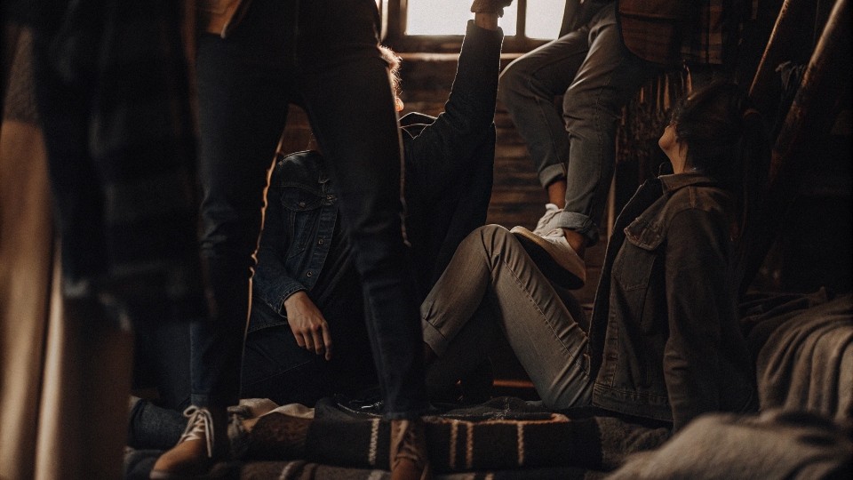 Why Is Knit Denim Better Than Woven-Based Denim? An Expert Guide