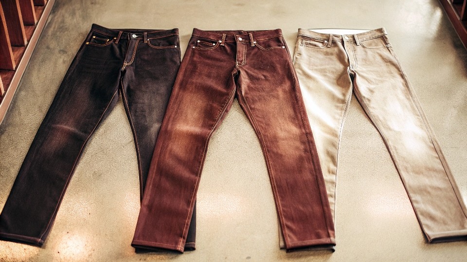 What Color Jeans Are Better for Men — Black or Blue, and Why?