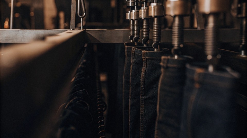 Clear tech packs reduce costs and lead time by improving quoting accuracy, minimizing sample rounds, lowering defect rates, and enabling better supplier comparisons