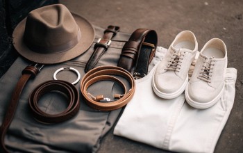 Is it fashionable for men to wear light wash denim?