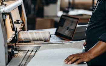 How to Find a Reliable Denim Jacket Supplier for Your Brand?