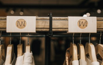 How to Tell If a Pair of Skinny Pants Is Designed for Women or Men?