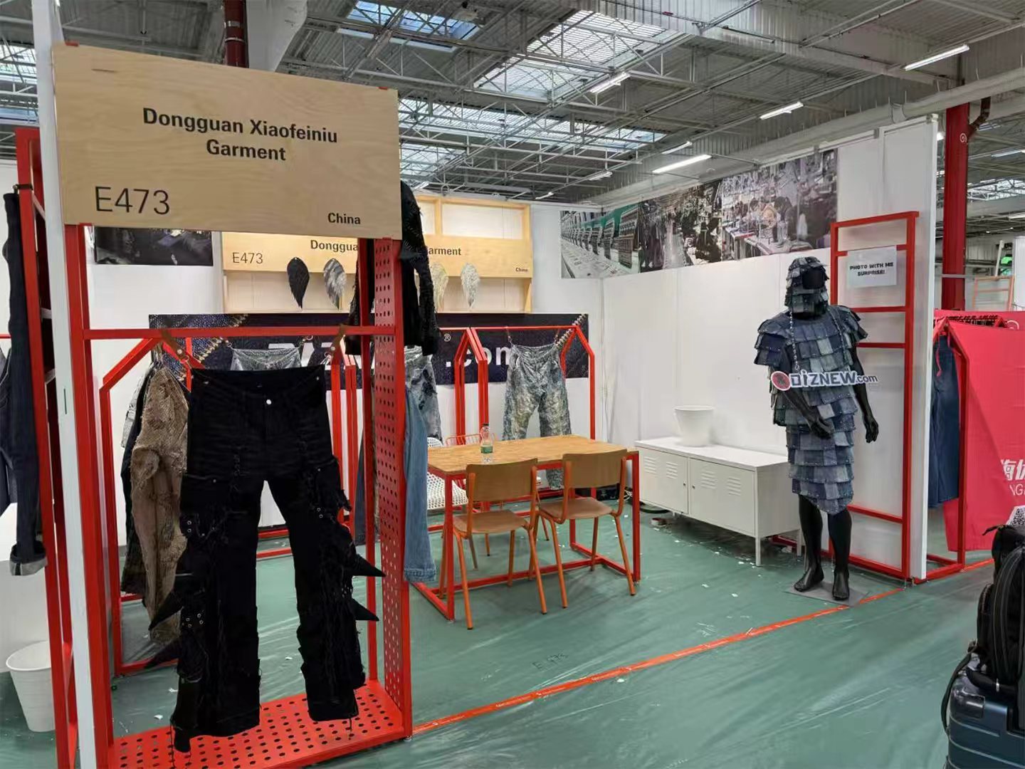  Located at BOOTH NO E-473 in Halls 2, 3, and 4 of the Paris Le Bourget Exhibition Centre, the brand's booth attracted a steady stream of global buyers, further solidifying its reputation among international clients