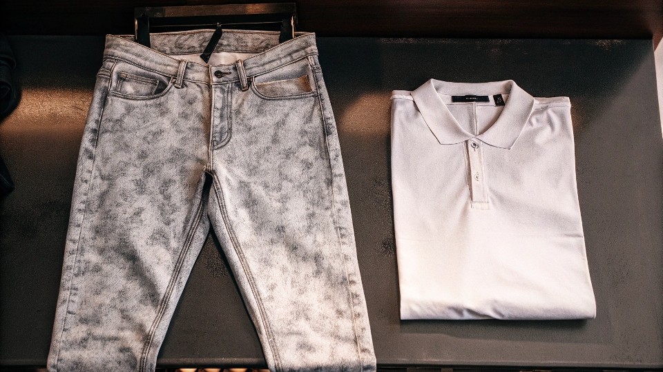 Can You Wear Patterned Jeans in Walmart? Style, Policies, and Shopping Tips