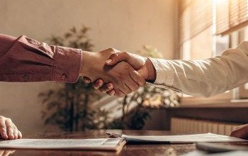 How Do I Handle Payments Without Risk When Ordering Jeans from China?