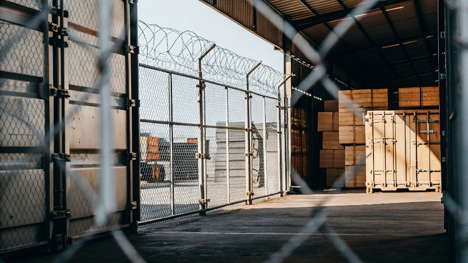 If you need to delay your shipment or defer duty payments, we can arrange for your goods to be stored in a secure bonded warehouse at a major Chinese port.