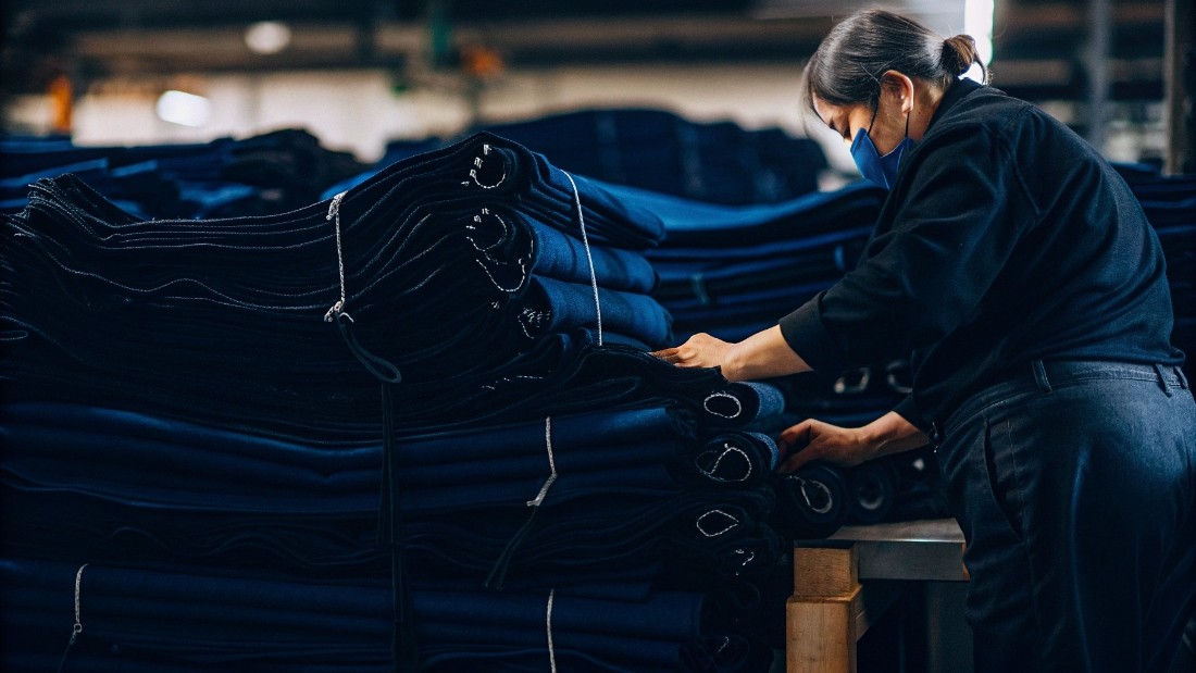 To uncover a brand’s manufacturer, start by examining garment labels (RN/CA numbers), care tags, and country-of-origin markings. 