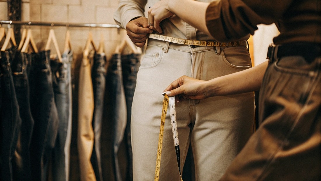 How to Get Your Jeans to Fit Perfectly from an Off-the-Rack Retailer ?