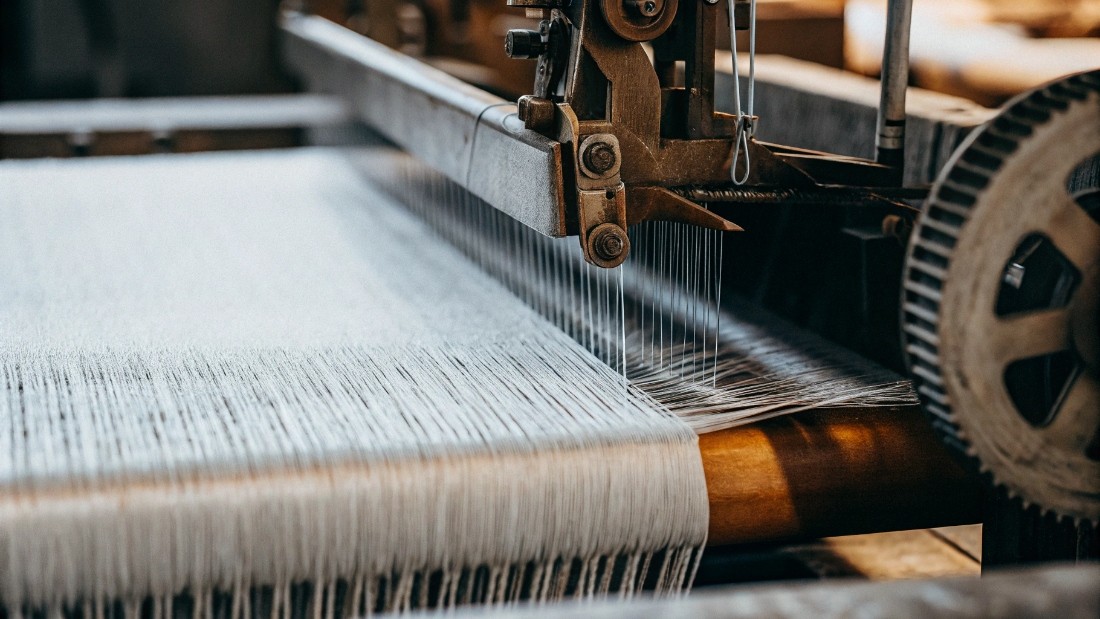 Selvedge means self-edge