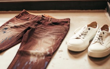 How to Keep Dye From Rubbing Off Jeans?