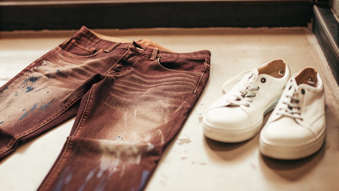 How to Keep Dye From Rubbing Off Jeans?