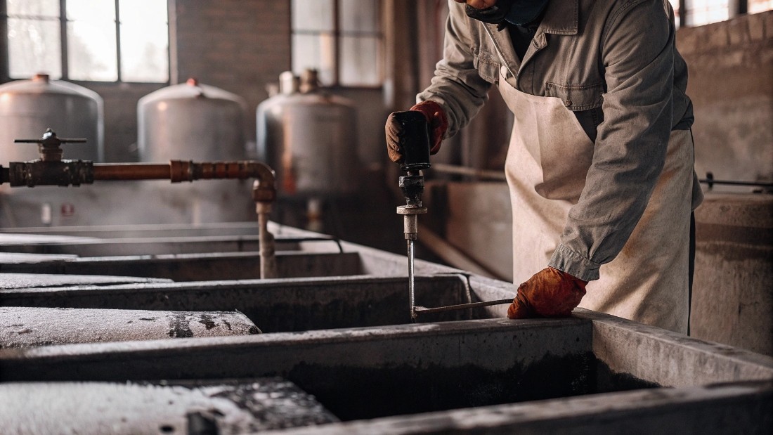Applying Dye-Fixing Agents to Seal Color in Jeans