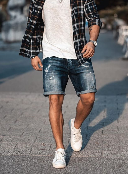 Street-style denim shorts