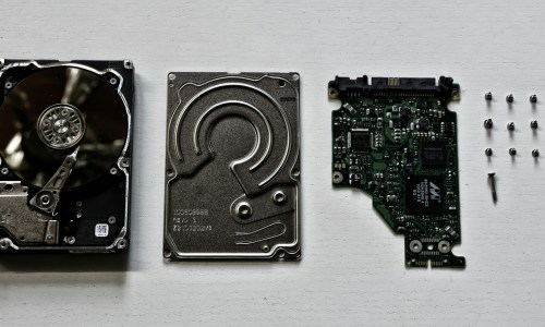 SD卡座连接器厂家 如何选择：Micro SD 卡在动环监控与储能EMS中如何发挥作用