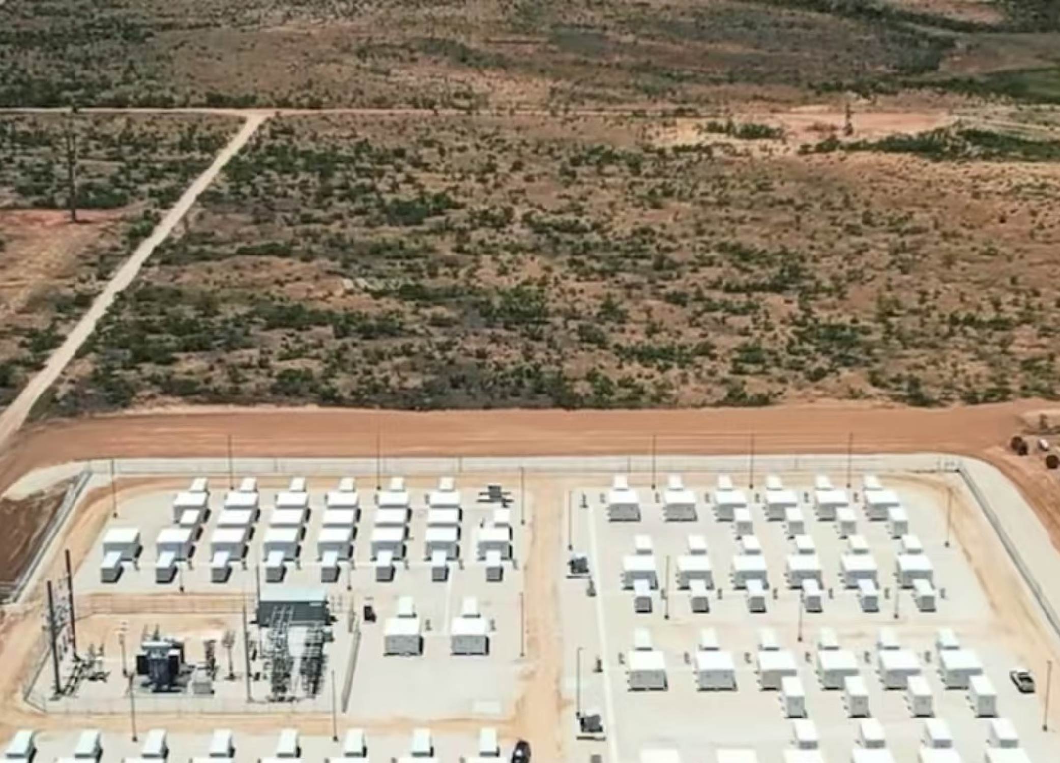 Technicians laying SUNKEAN energy storage harness in ground-mounted PV project