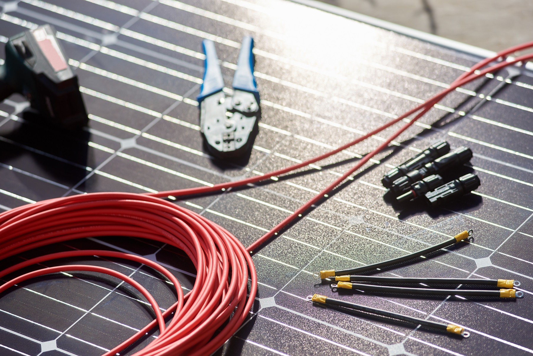 High-performance solar cable for outdoor renewable energy applications