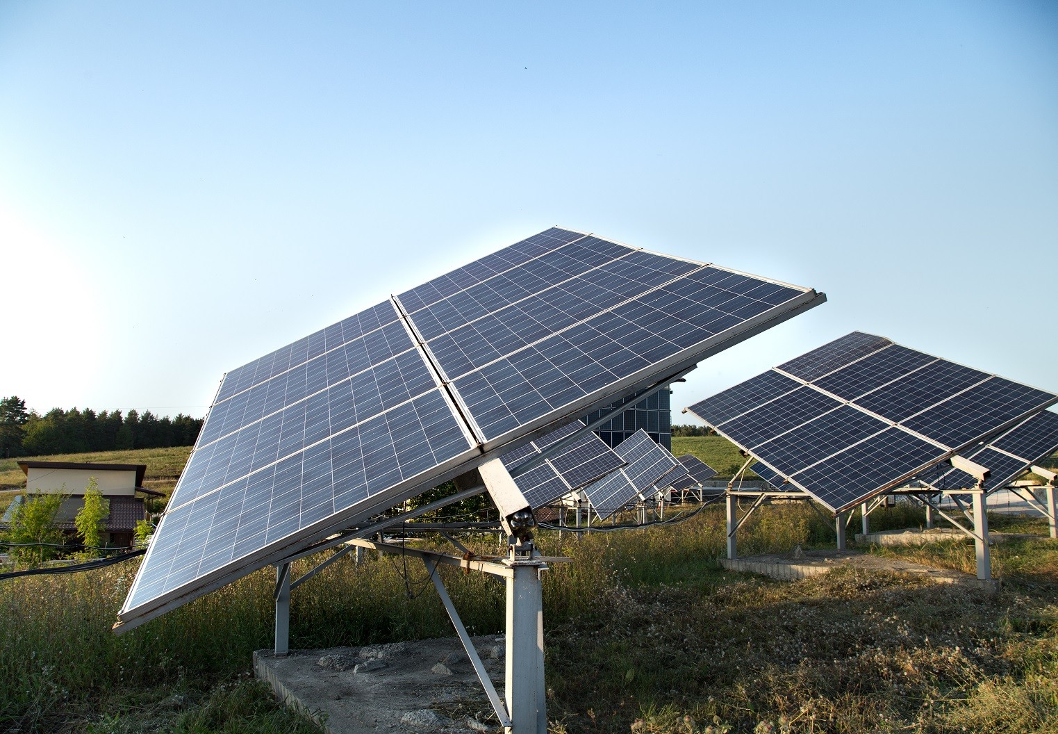 Utility-scale photovoltaic project using durable solar cables