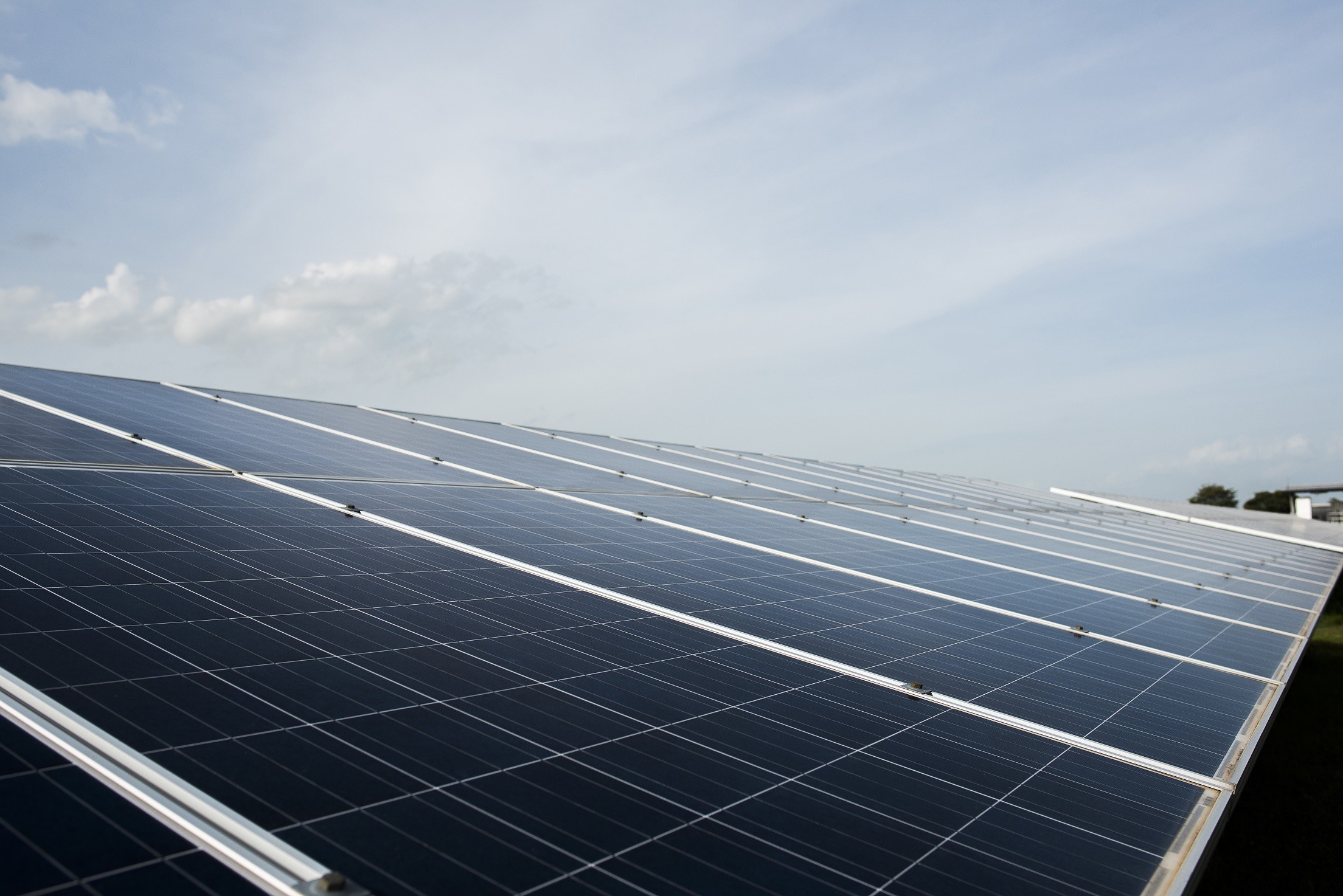 Ground-mounted solar farm with advanced cable connectivity systems